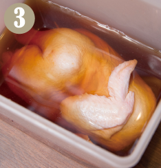 ≪下味≫の材料を合わせて、②のモモ肉を漬け込み、冷蔵庫で8時間以上寝かせる
